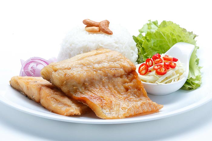 Rice w/ Deep fried Salty Sea Bass & Spicy Mango Salad